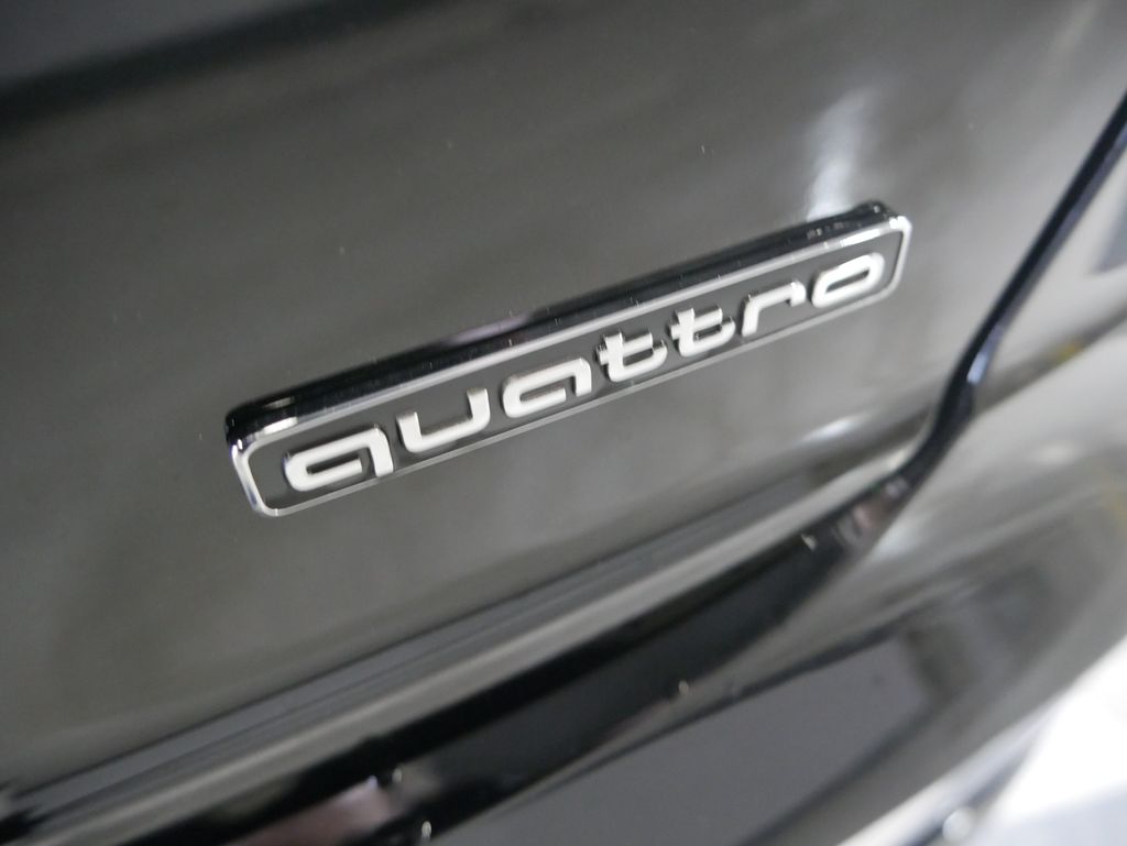 Thumbnail: 2026 Audi Q8 - 10