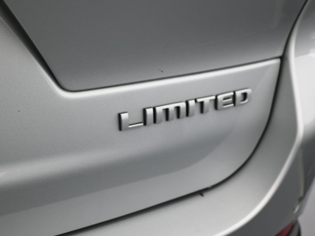 Used 2025 Silver Zynith Jeep Limited image 35