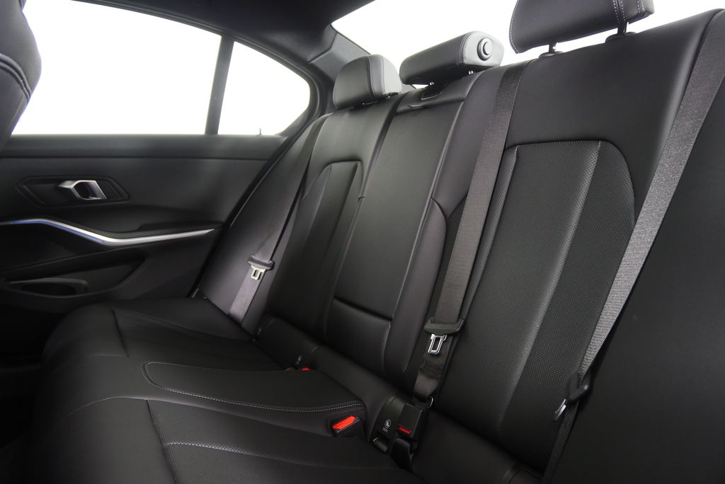 Thumbnail: 2025 BMW 3 Series - 16