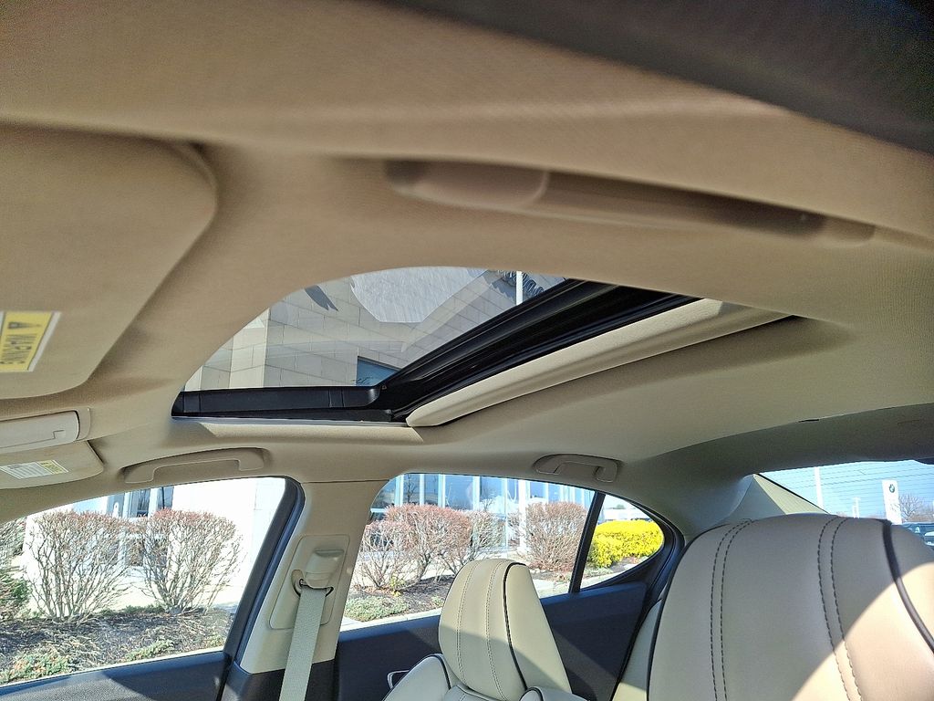 Thumbnail: 2018 Acura TLX - 15