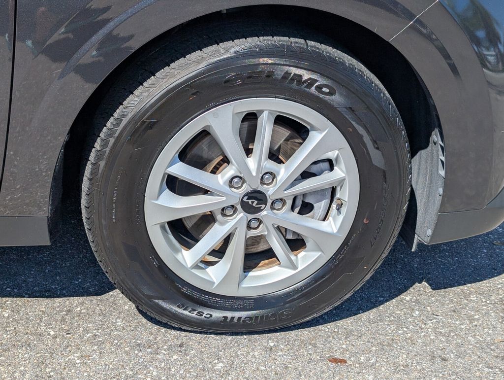 used 2023 Kia Carnival car, priced at $24,998