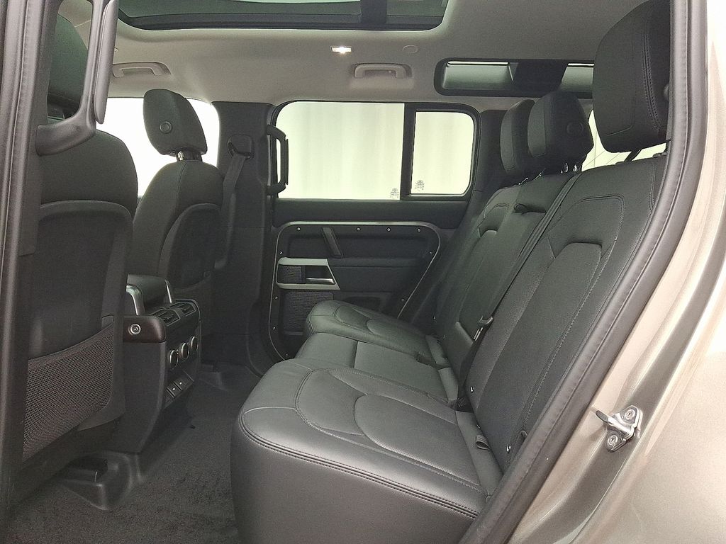 2024 Land Rover Defender 110 10