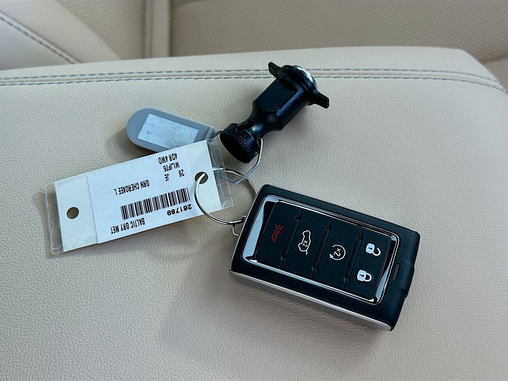 JeepGrand Cherokee L20