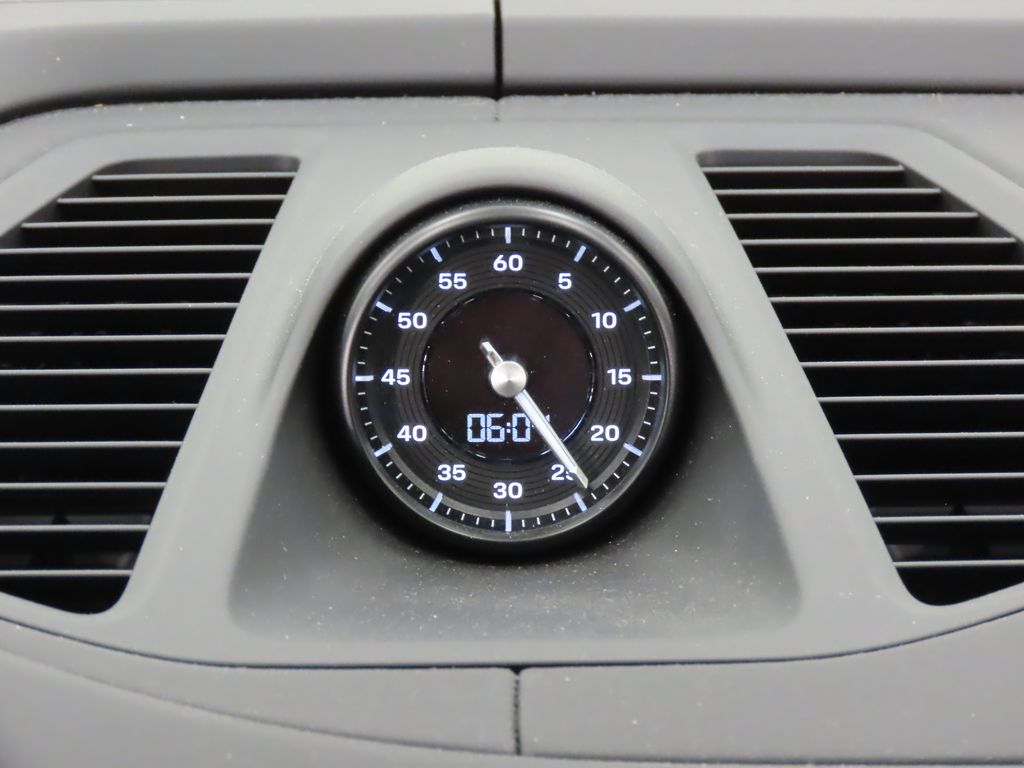 Thumbnail: 2025 Porsche Macan - 26