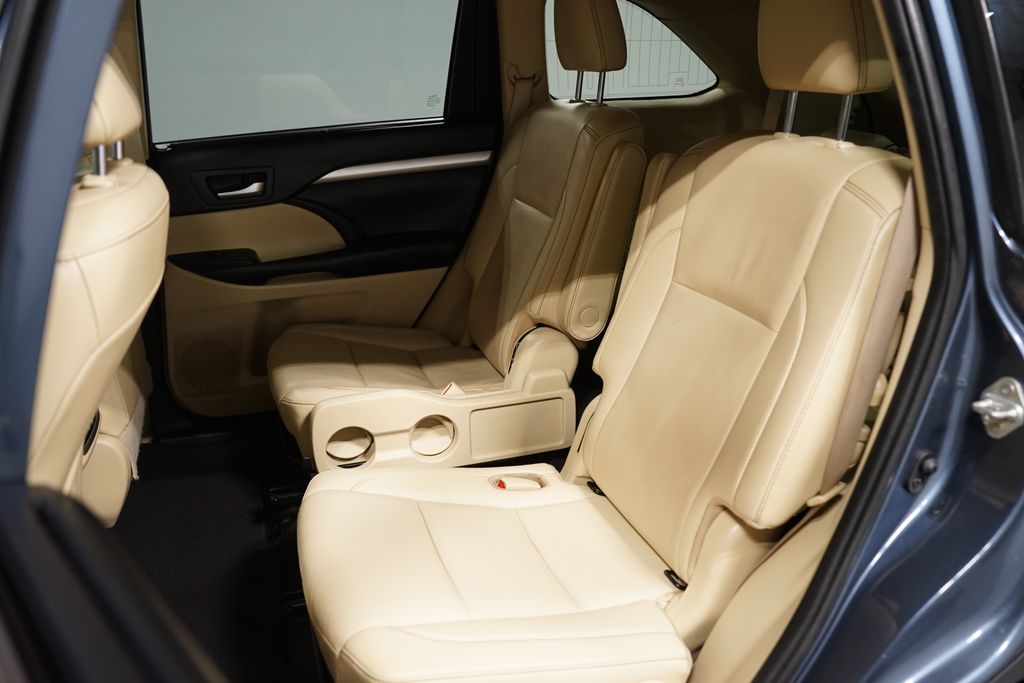 Thumbnail: 2019 Toyota Highlander - 28