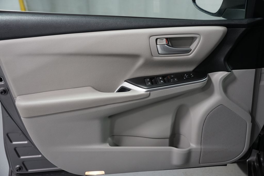 Thumbnail: 2017 Toyota Camry - 26