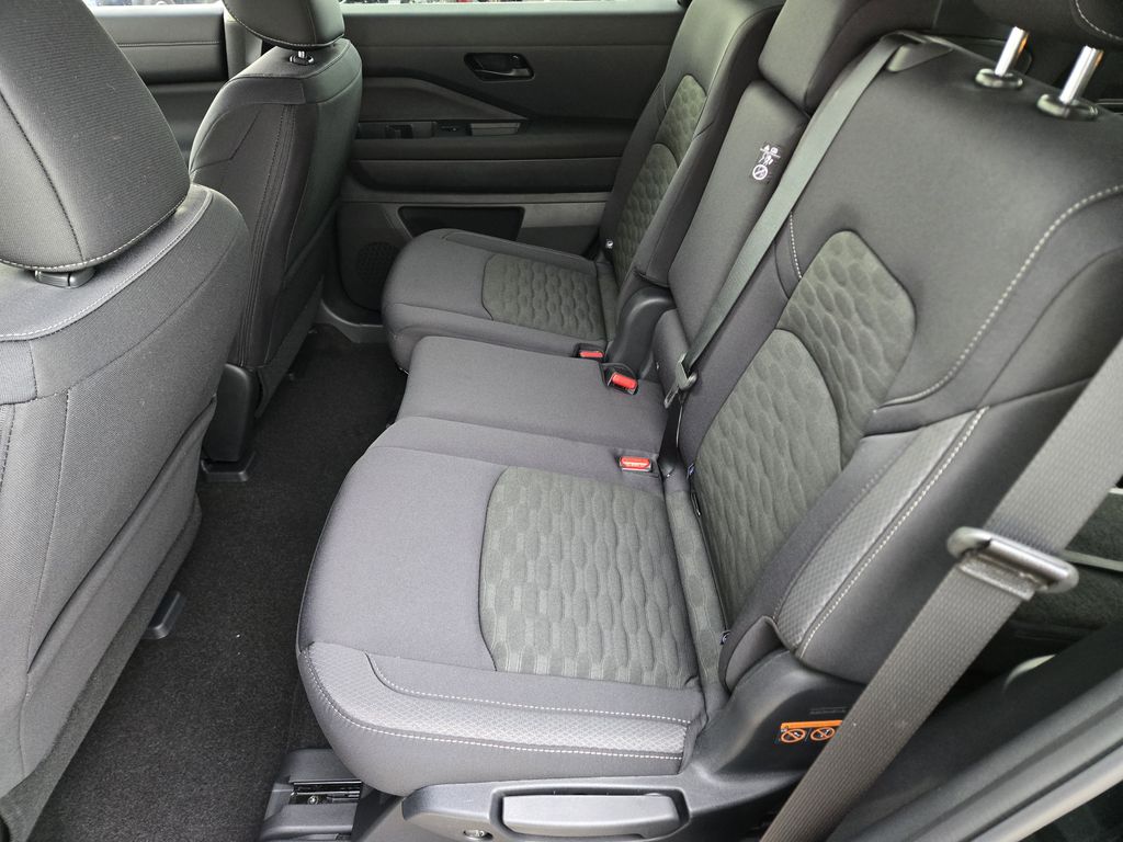 2026 Nissan Pathfinder SV - 8
