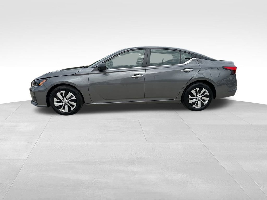 2024 Gun Metallic Nissan Altima 2.5 S FWD Sedan