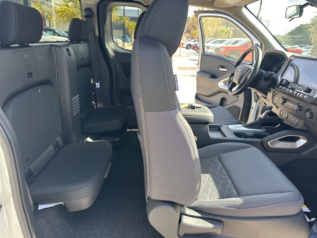 2025 Glacier White Nissan Frontier SV RWD Truck