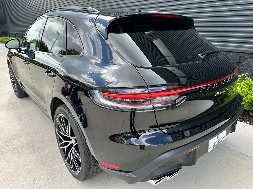 Thumbnail: 2025 Porsche Macan - 3