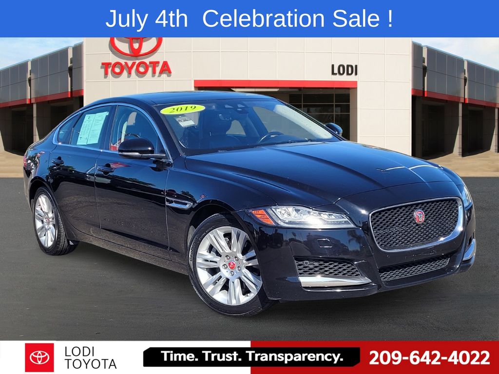 Santorini Black Metallic 2019 Jaguar XF Sedan Rear-Wheel Drive 8-Speed Automatic
