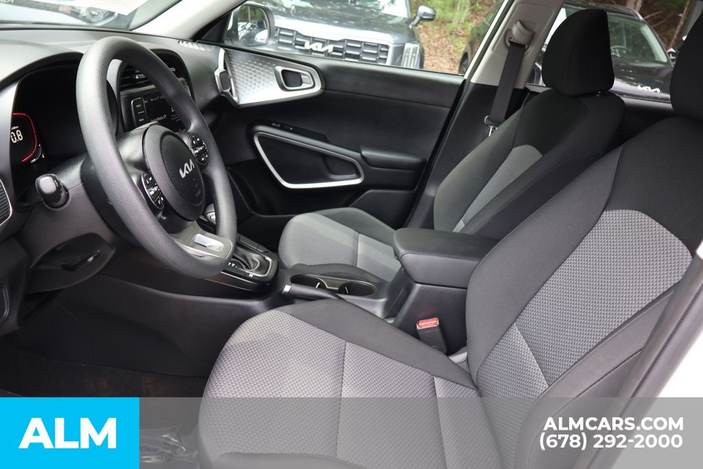 Used 2025 White Kia LX image 10