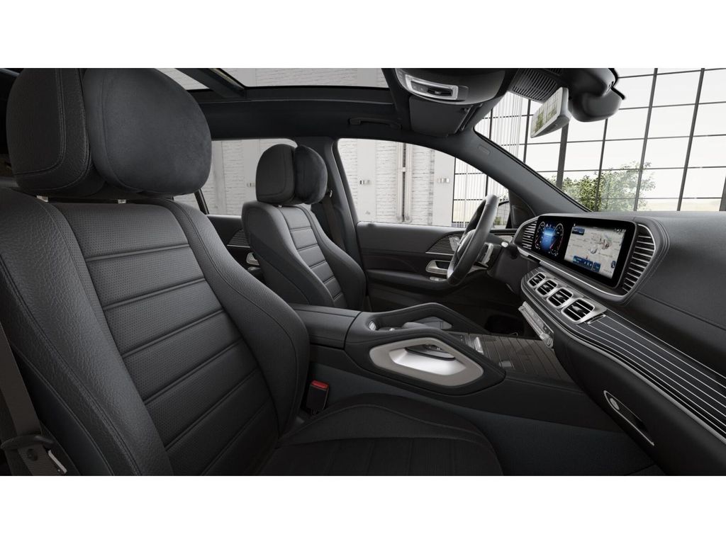 2025 Mercedes Benz GLS 450 4MATIC photo 4