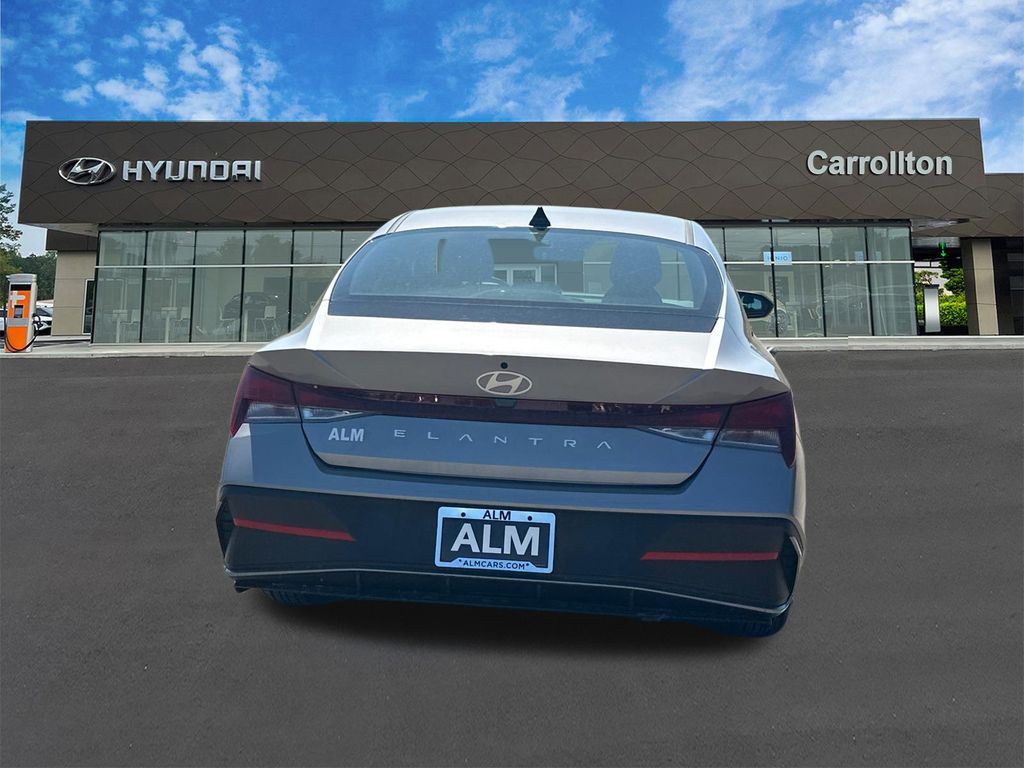 Used 2025 Silver Hyundai SE image 6
