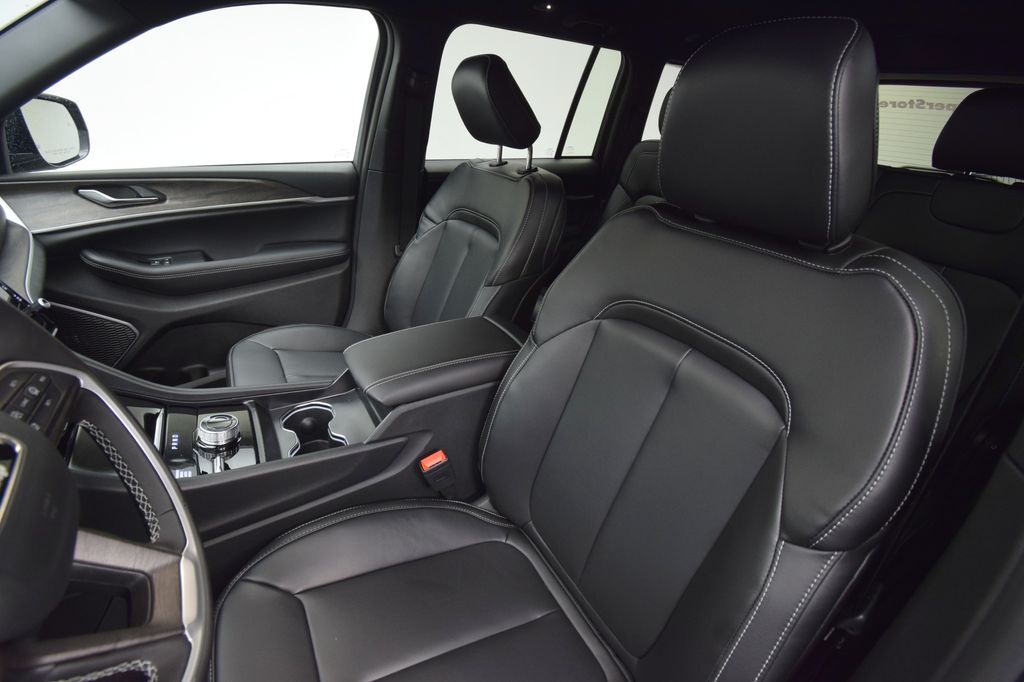 new 2026 Jeep Grand Cherokee car, priced at $37,890
