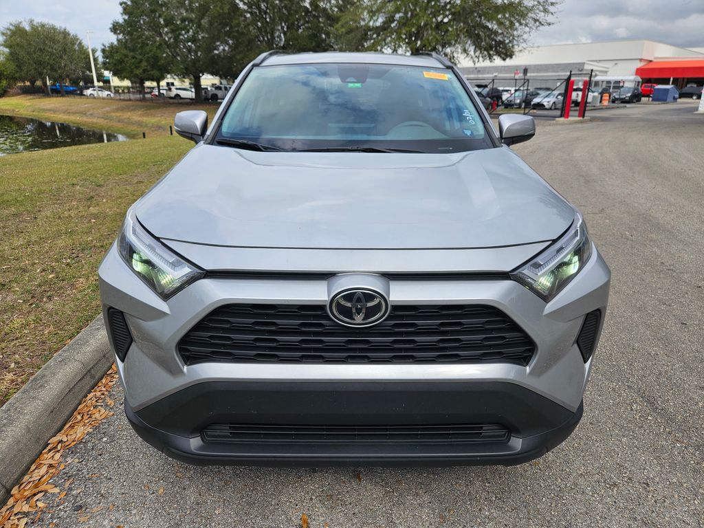 2022 Toyota RAV4 XLE 8