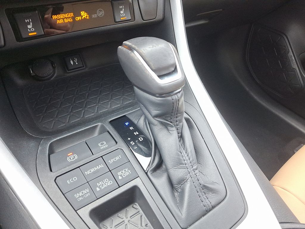 Thumbnail: 2019 Toyota RAV4 - 16