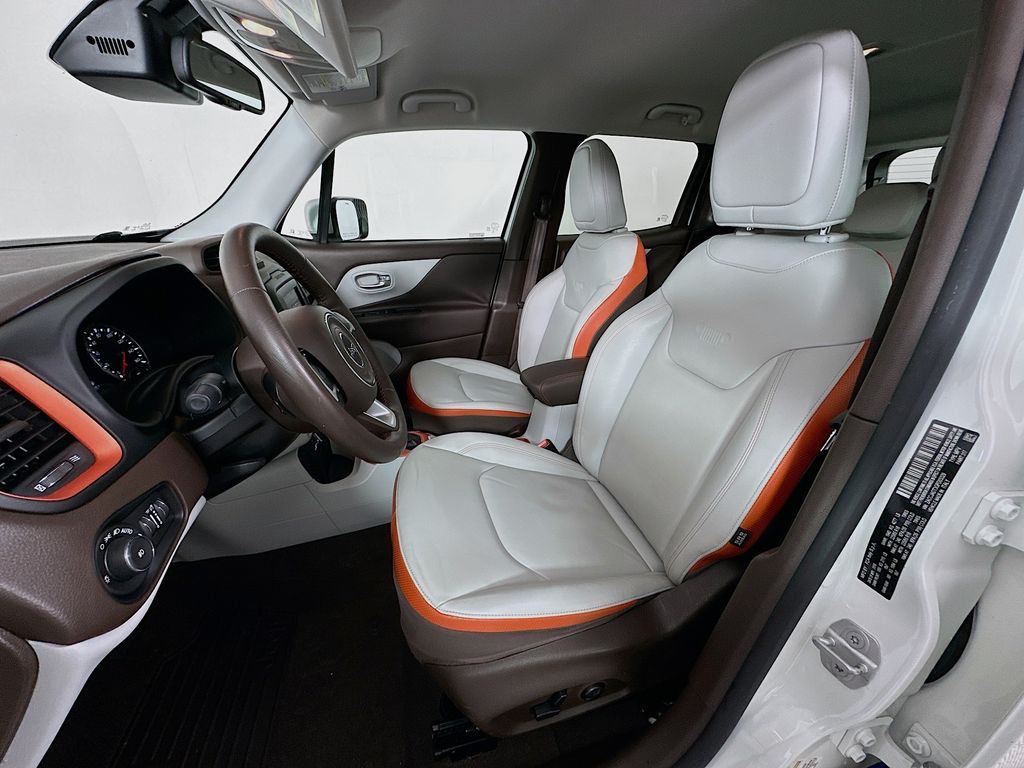 Thumbnail: 2016 Jeep Renegade - 21