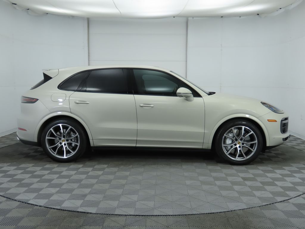 2022 Porsche Cayenne Turbo 6