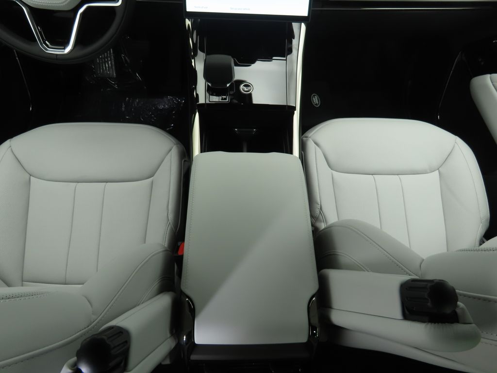 Thumbnail: 2025 Land Rover Range Rover Sport - 17