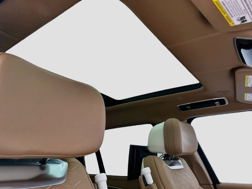 Thumbnail: 2025 Land Rover Range Rover - 17