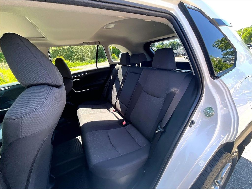 2023 Toyota RAV4 Hybrid — photo 15
