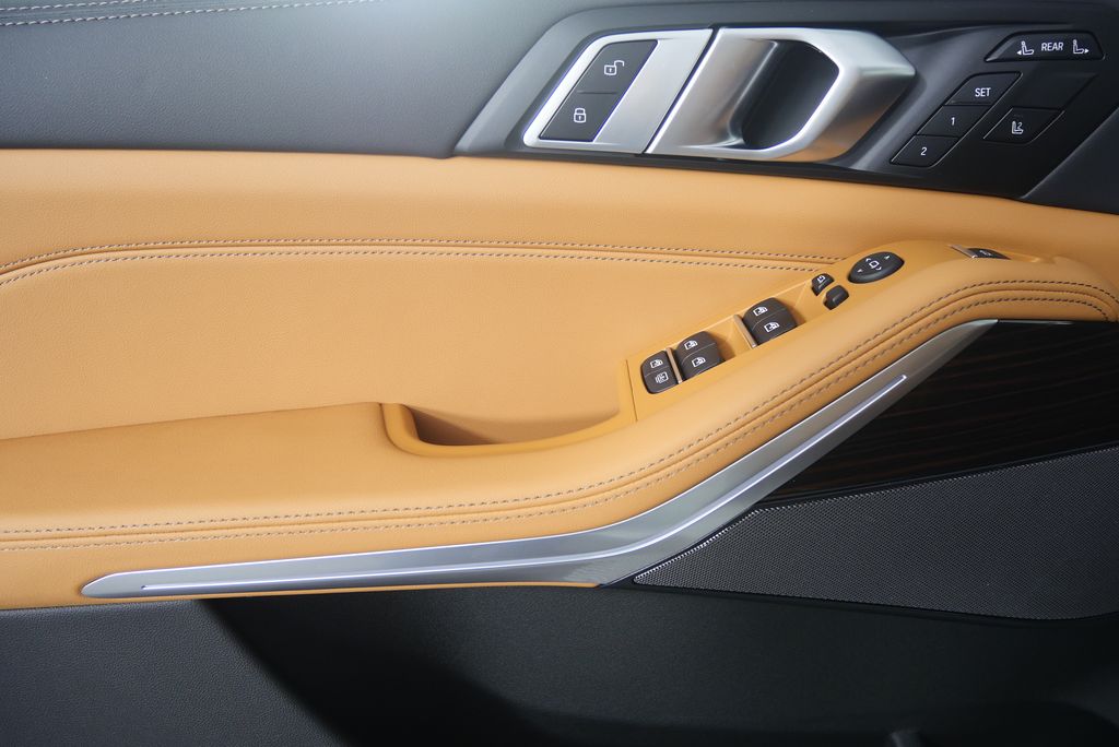 Thumbnail: 2026 BMW X7 - 9