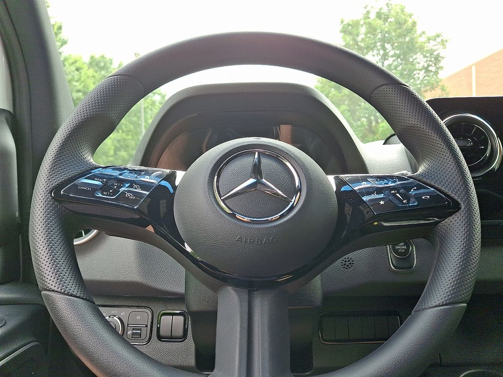 Thumbnail: 2025 Mercedes-Benz Sprinter - 12