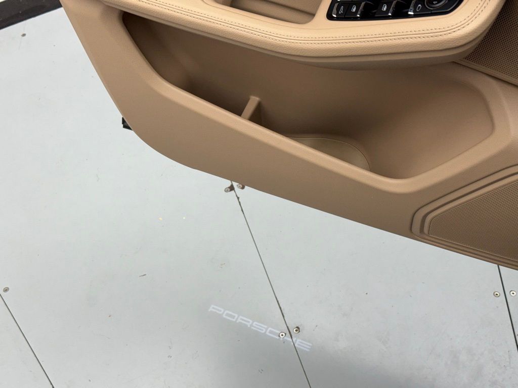 Thumbnail: 2025 Porsche Macan - 22