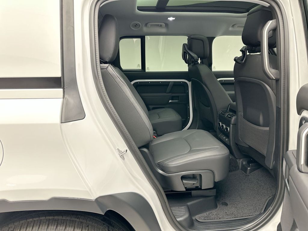 2025 Land Rover Defender 130 7