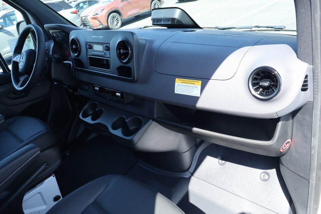 Thumbnail: 2025 Mercedes-Benz Sprinter - 5
