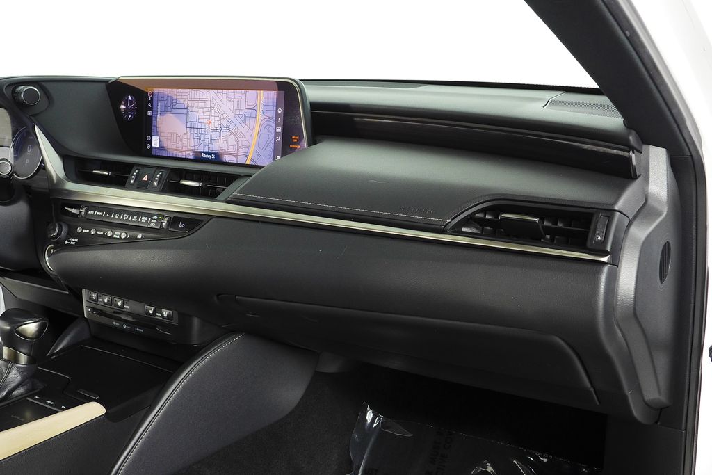 Thumbnail: 2020 Lexus ES - 14