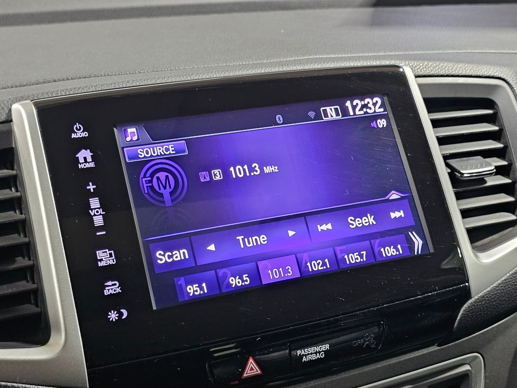 Used 2017  Honda EX-L image 26