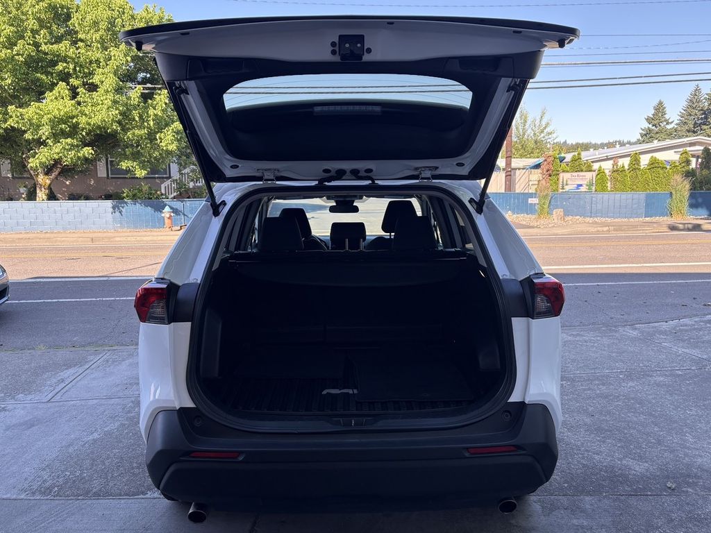 2023 Toyota RAV4 Hybrid LE