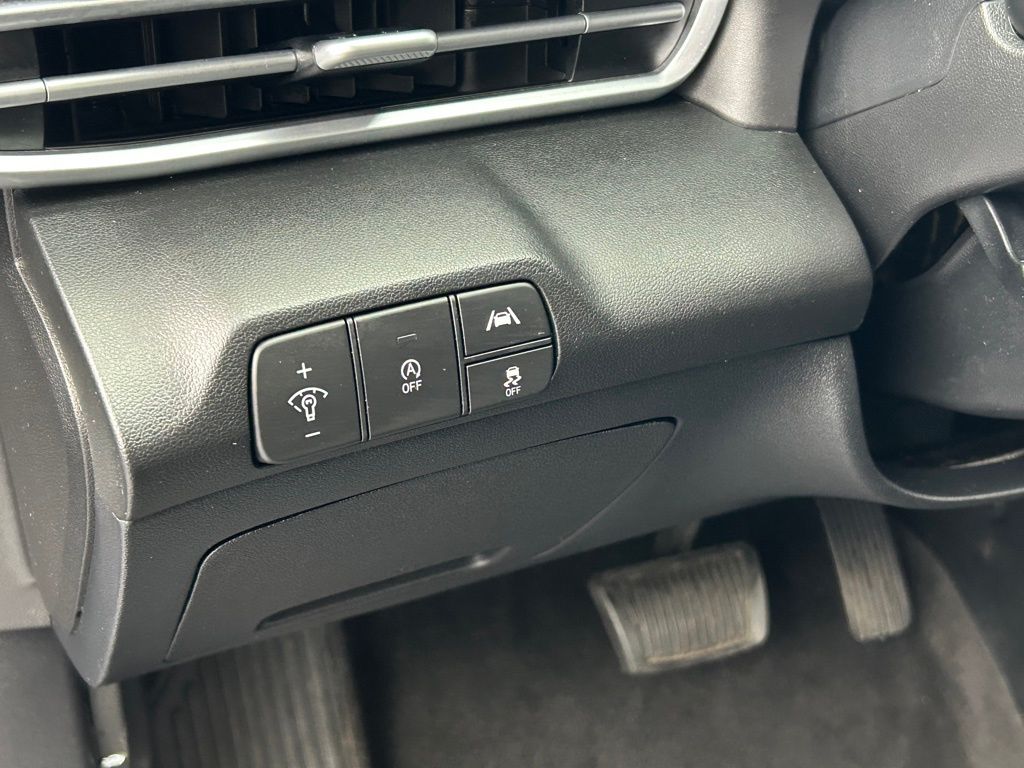 Used 2023 Onyx Black Hyundai SE image 10