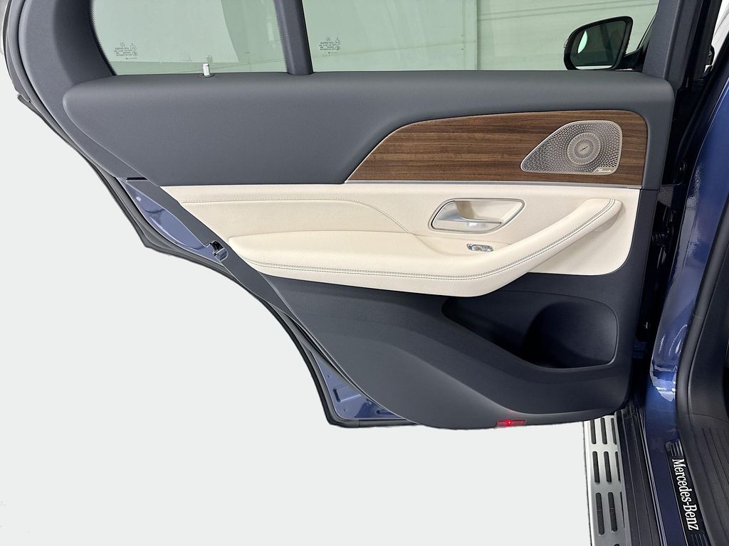 Thumbnail: 2026 Mercedes-Benz GLE - 25