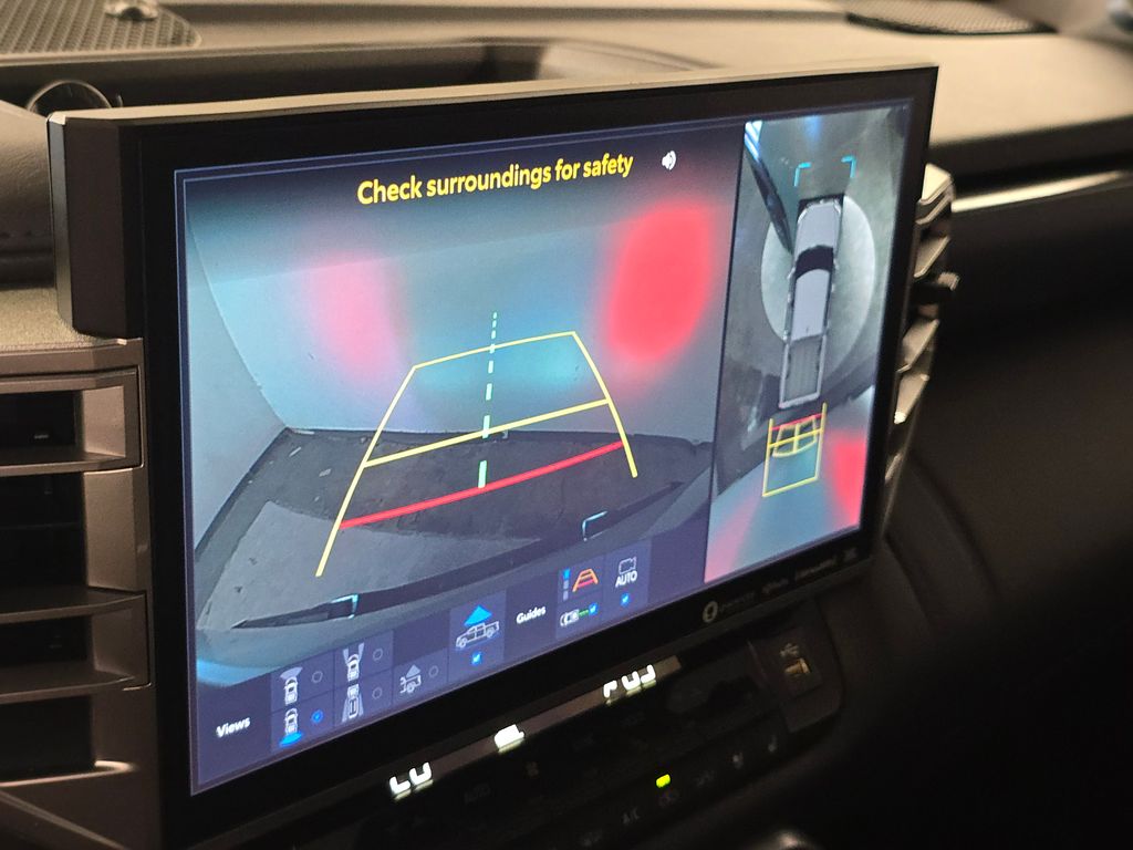Used 2024  Toyota Platinum image 32