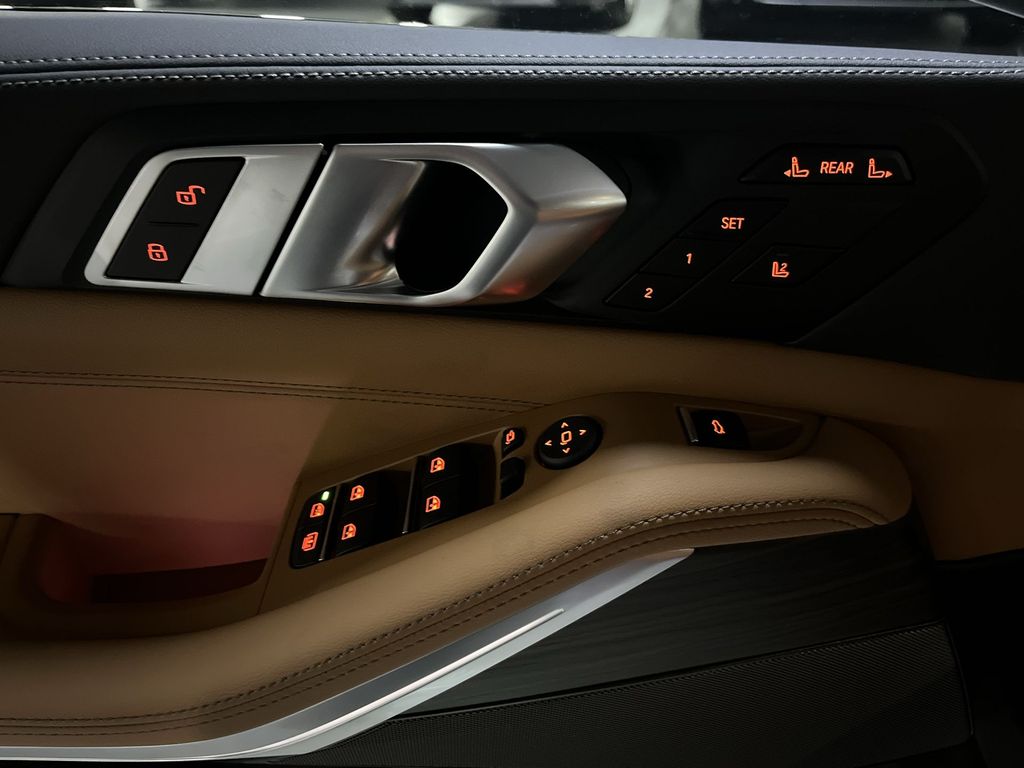 Thumbnail: 2026 BMW X7 - 13