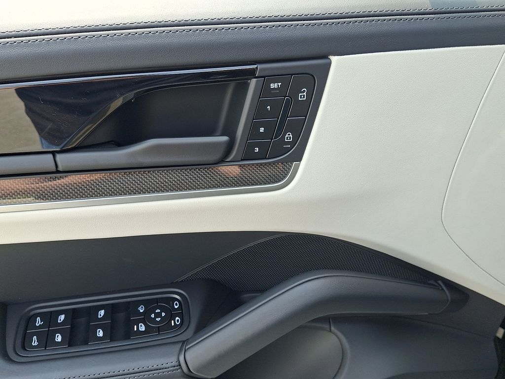 Thumbnail: 2026 Porsche Cayenne - 15