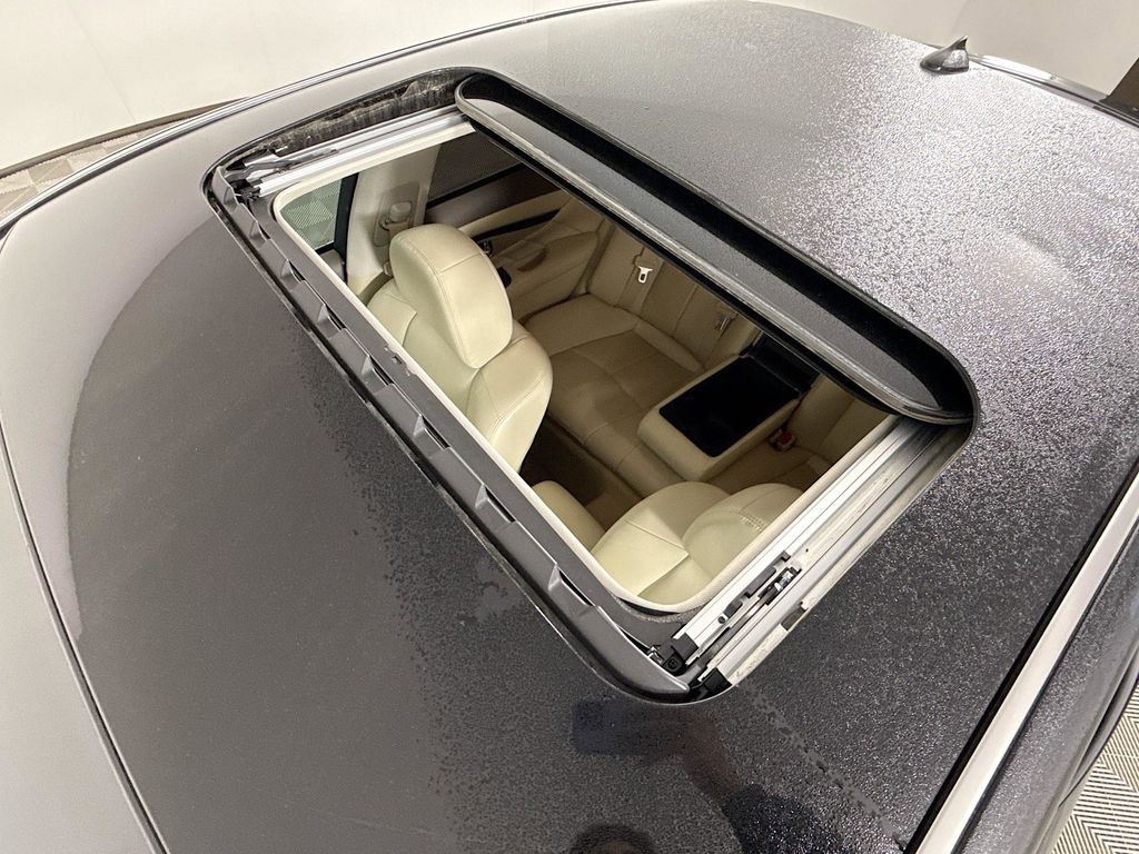 Thumbnail: 2019 INFINITI Q70 - 23