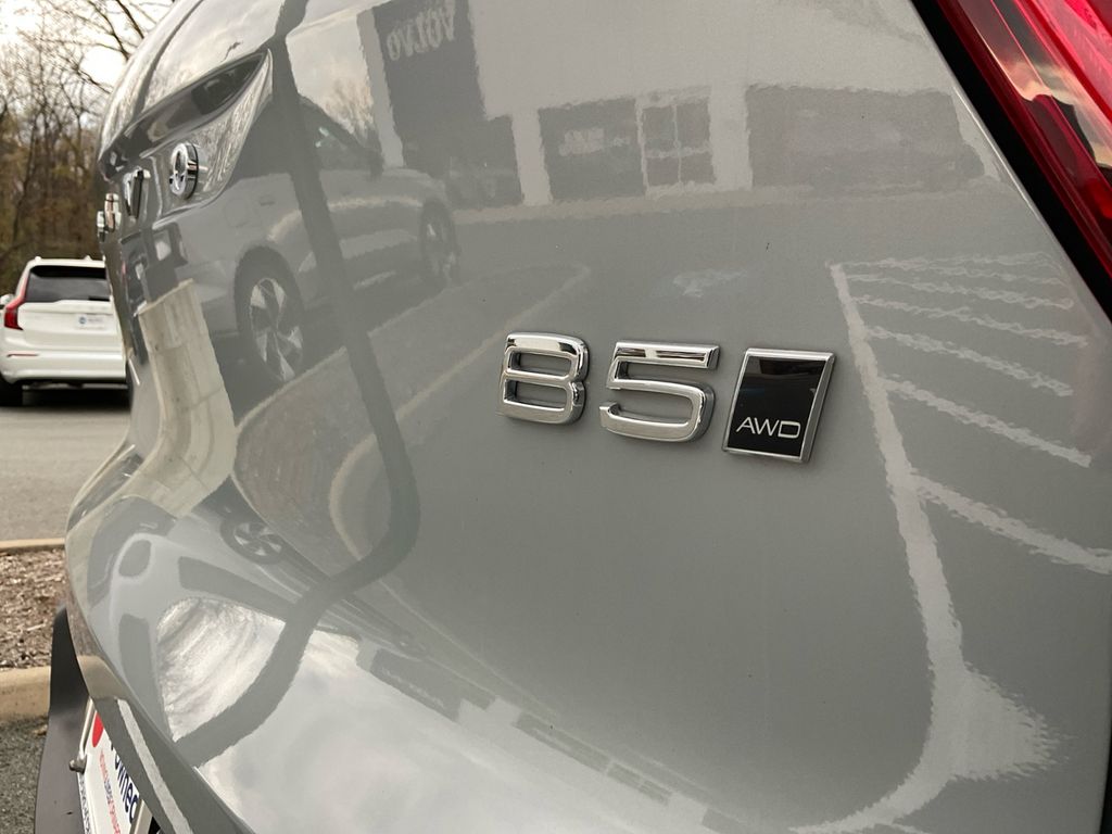 2024 Volvo XC40 B5 Plus Bright Theme AWD