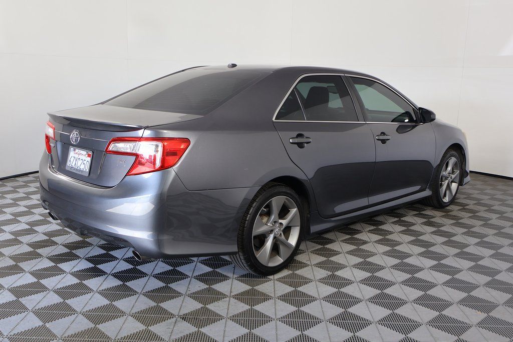 Thumbnail: 2013 Toyota Camry - 4