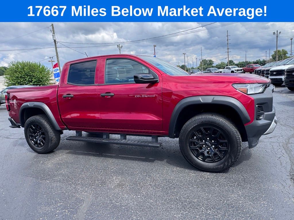 2024 Chevrolet Colorado Rojo Camioneta Todo terreno 8 velocidades Automática