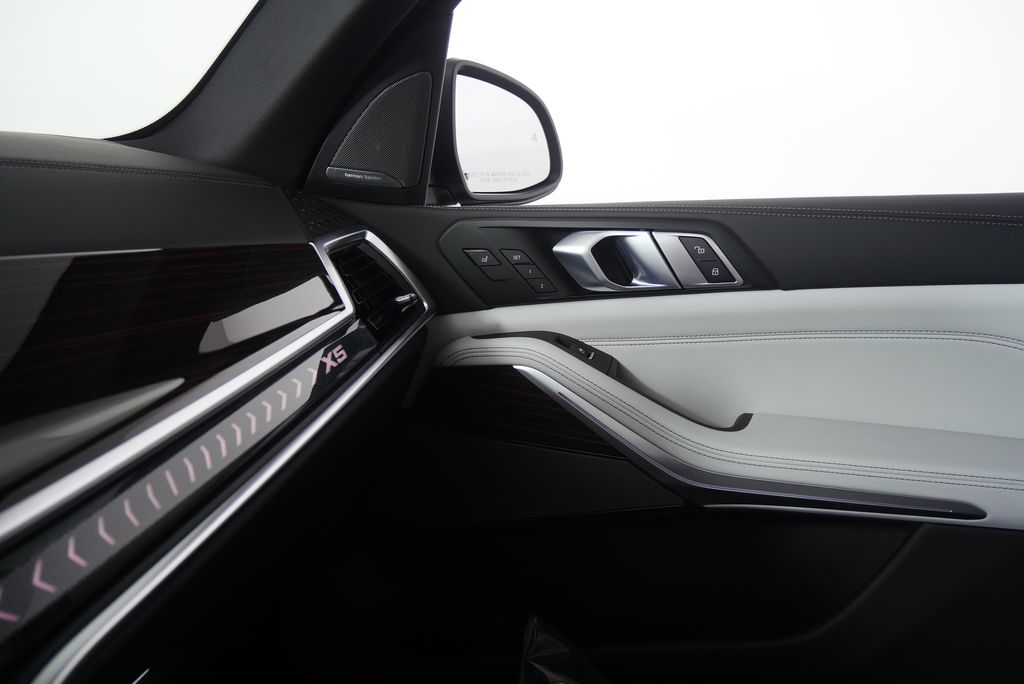 Thumbnail: 2026 BMW X5 - 25