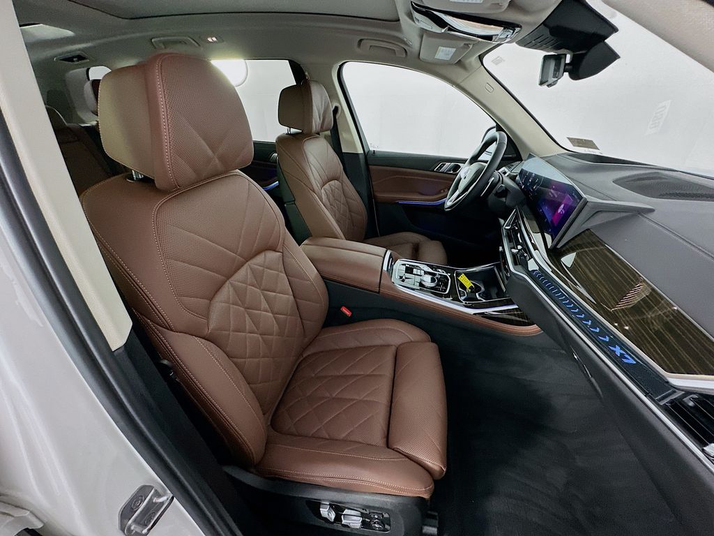 2023 BMW X7 xDrive40i 28