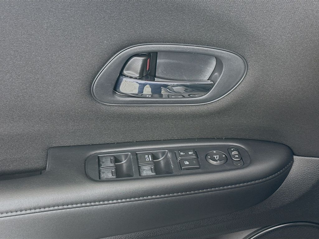 Thumbnail: 2017 Honda HR-V - 17