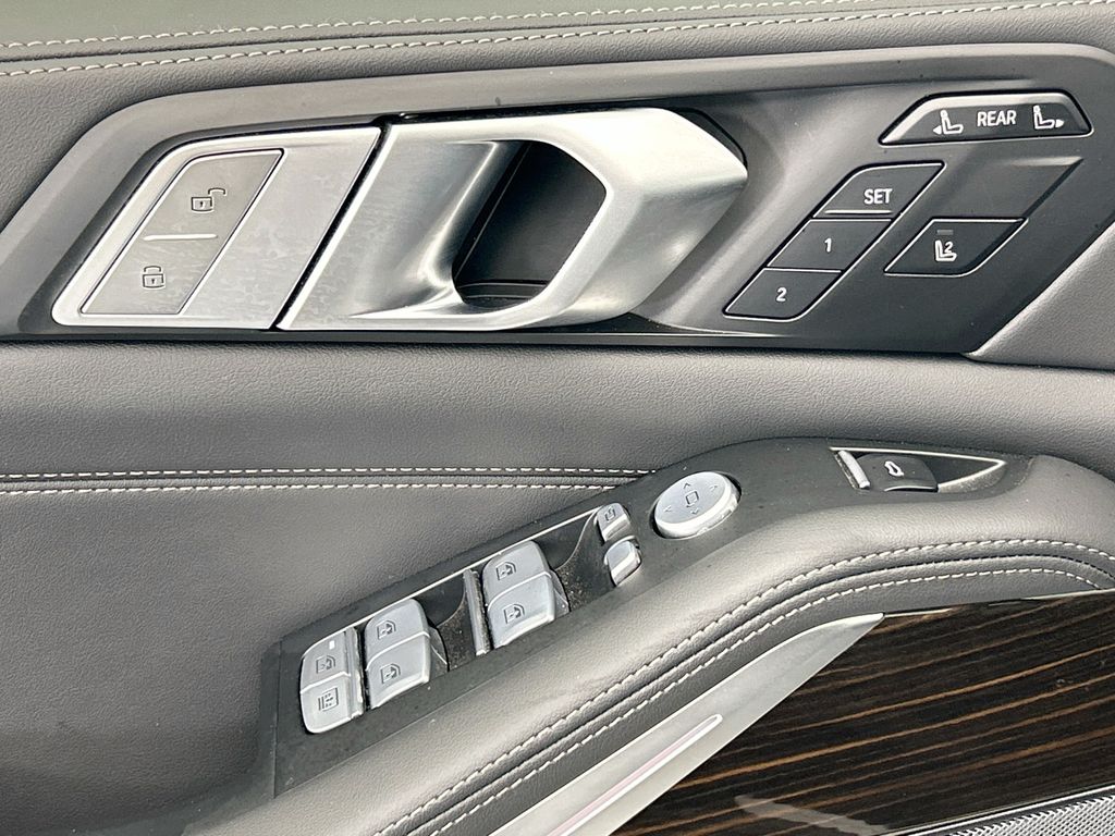 Thumbnail: 2026 BMW X7 - 22