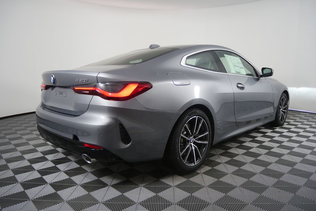Thumbnail: 2026 BMW 4 Series - 3