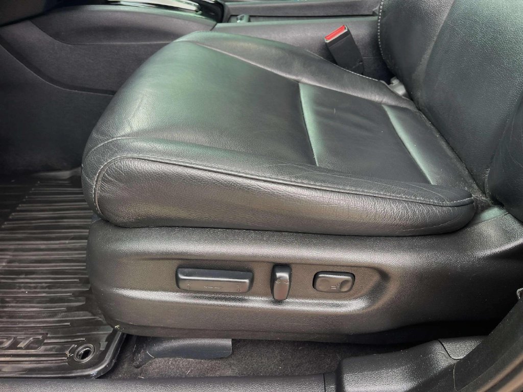 Used 2019 Crystal Black Pearl Honda Touring image 26