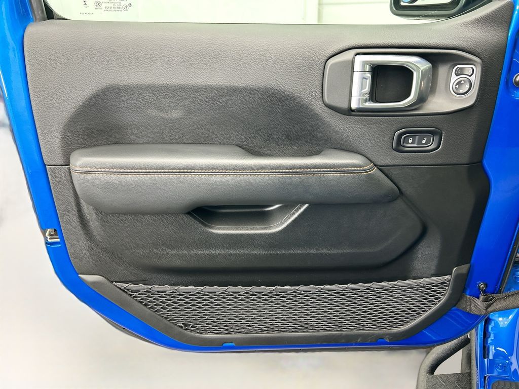 Thumbnail: 2023 Jeep Gladiator - 21